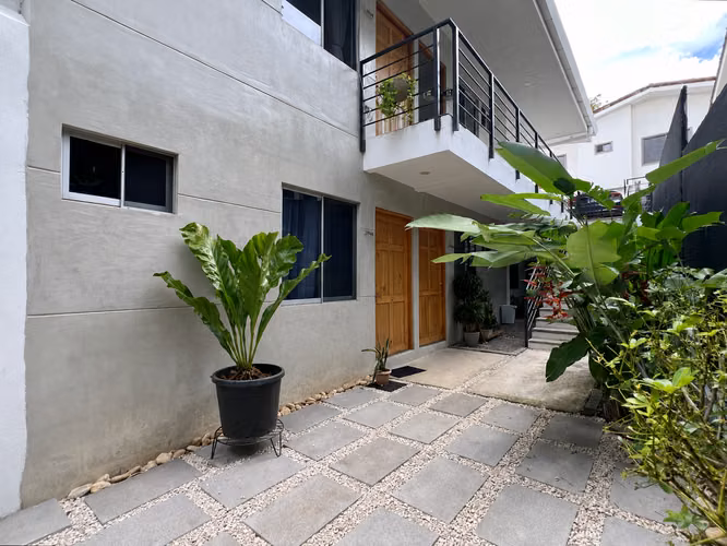 Alquiler de apartamento en Santa Ana. 2 Habitaciones / 1 Baño / 1 Parqueo.