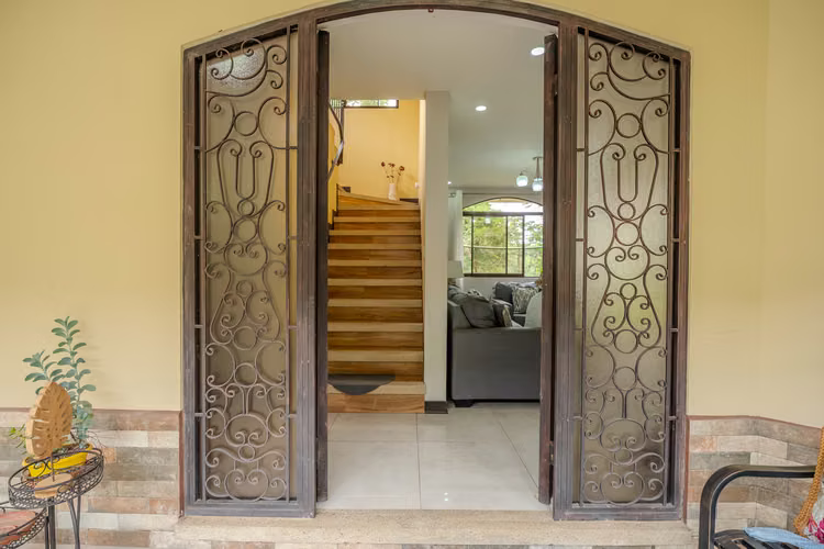 Casa Colonial en Venta en Condominio Valle Flores, Grecia, Costa Rica - Imagen 5