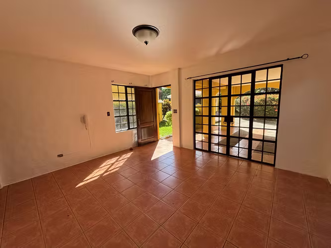 Se vende casa en Guachipelin Norte, Escazú