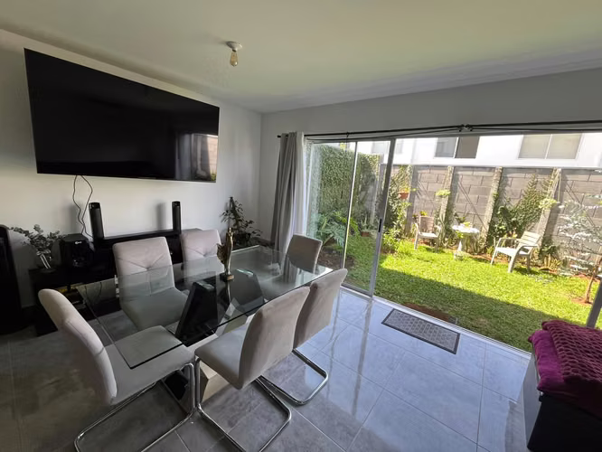Venta casa 3 habitaciones con patio. Condominio Naos San Joaquín