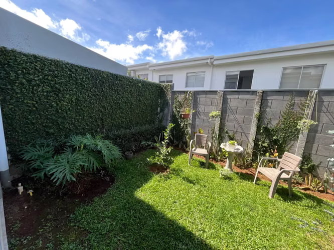 Venta casa 3 habitaciones con patio. Condominio Naos San Joaquín