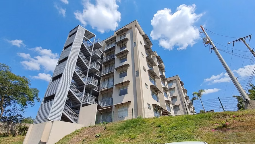 ¡Listo para Mudarse! Apto Full Amoblado con 2 Parqueos – Condominio Fuente del Sol-9 - Imagen 3