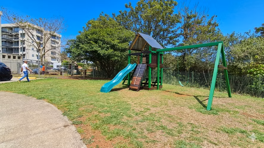 ¡Listo para Mudarse! Apto Full Amoblado con 2 Parqueos – Condominio Fuente del Sol-9 - Imagen 13