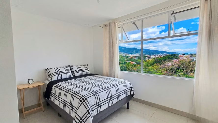 ¡Listo para Mudarse! Apto Full Amoblado con 2 Parqueos – Condominio Fuente del Sol-9 - Imagen 8