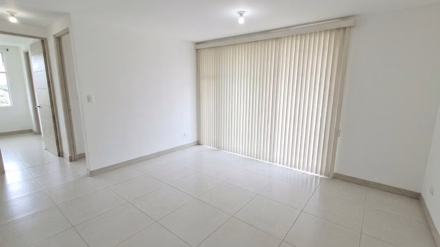 ¡Listo para Mudarse! Apto Full Amoblado con 2 Parqueos – Condominio Fuente del Sol-9 - Imagen 7