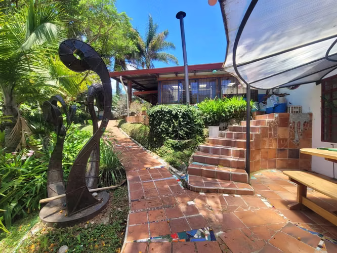 Casa con vistas y potencial de inversión en San Antonio de Escazú - Imagen 4