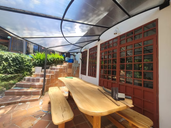 Casa con vistas y potencial de inversión en San Antonio de Escazú - Imagen 2