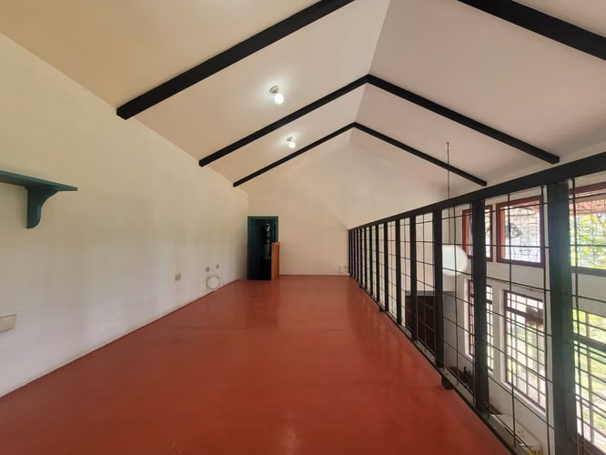 Casa con vistas y potencial de inversión en San Antonio de Escazú - Imagen 3