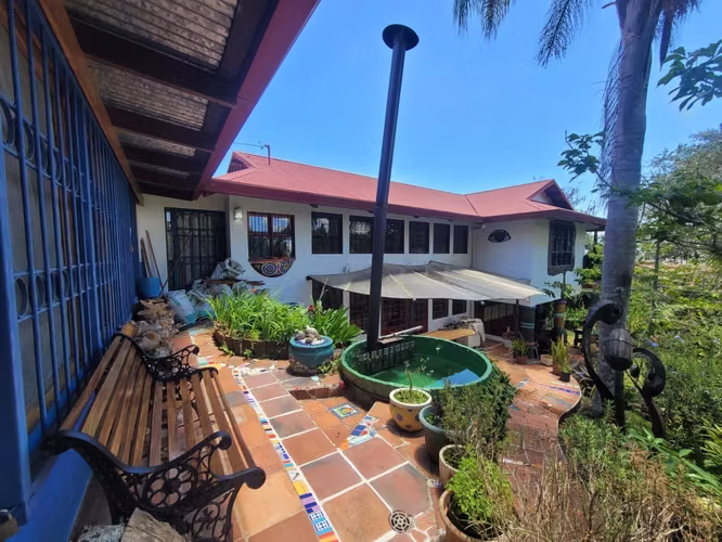 Casa con vistas y potencial de inversión en San Antonio de Escazú - Imagen 5