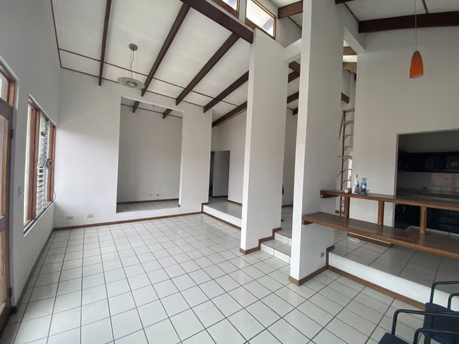 AMPLIO APARTAMENTO EN ESCAZÚ