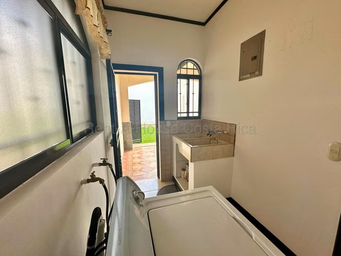 Casa con 2 Viviendas en Venta en Barrio San José, Alajuela | Terreno Esquinero H.A. #26-1800 - Imagen 2