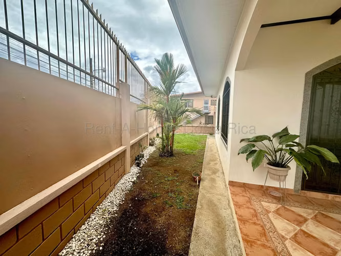 Casa con 2 Viviendas en Venta en Barrio San José, Alajuela | Terreno Esquinero H.A. #26-1800 - Imagen 4