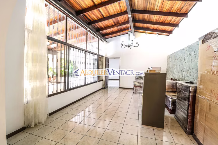 Casa de una planta / uso de suelo comercial / 2.174 m2 lote a solo 300 metros de Multiplaza Escazú - Imagen 12