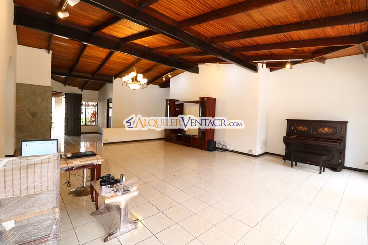 Casa de una planta / uso de suelo comercial / 2.174 m2 lote a solo 300 metros de Multiplaza Escazú - Imagen 11