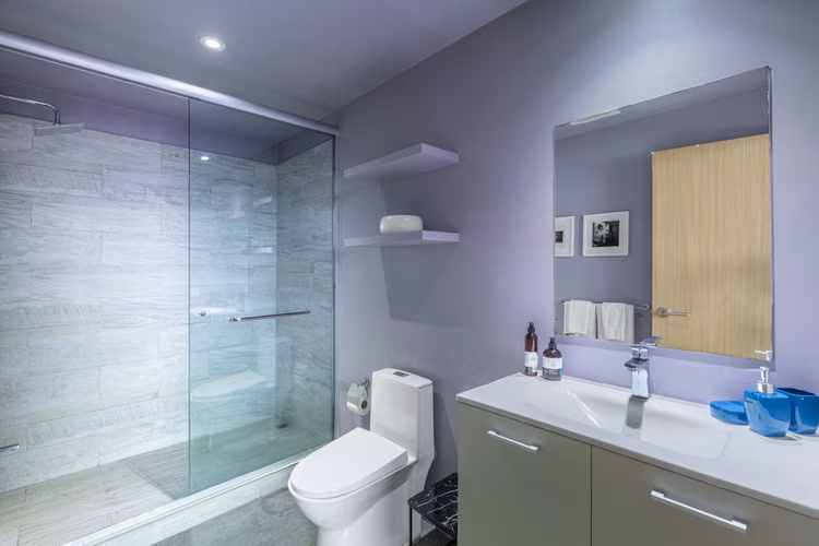 ¡Vistas Espectaculares en URBN Escalante! • Moderno Apto de 2 Hab / 2 Baños • Estilo Moderno