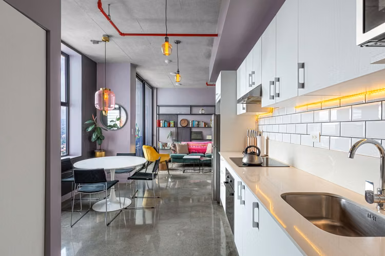 ¡Vistas Espectaculares en URBN Escalante! • Moderno Apto de 2 Hab / 2 Baños • Estilo Moderno