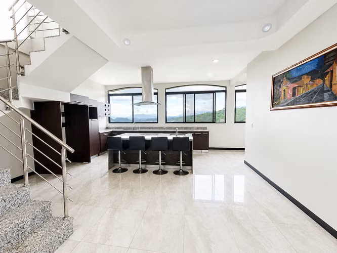 Casa moderna en alquiler, Desamparados, Patarrá.