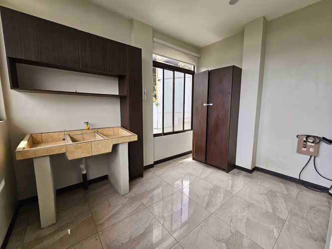 Casa moderna en alquiler, Desamparados, Patarrá.