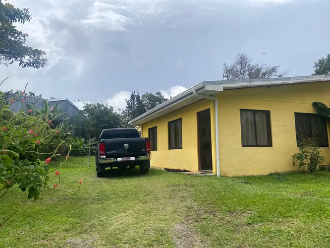 Casa en Ipis- Goicoechea. Uso de suelo mixto. Carretera principal