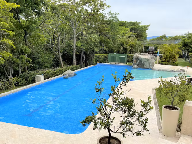 Condominio Puerta de Hierro 3 dormitorios + 2 oficinas + rancho BBQ