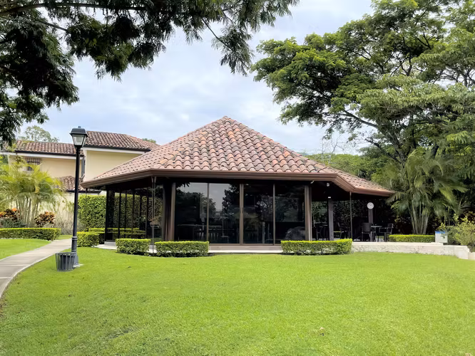 Condominio Puerta de Hierro 3 dormitorios + 2 oficinas + rancho BBQ