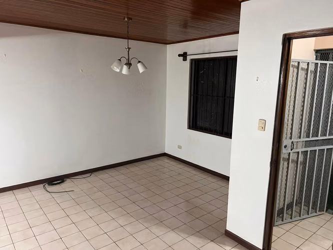 Residencia de dos plantas en venta | Corazón de Jesús, Ciudad Quesada