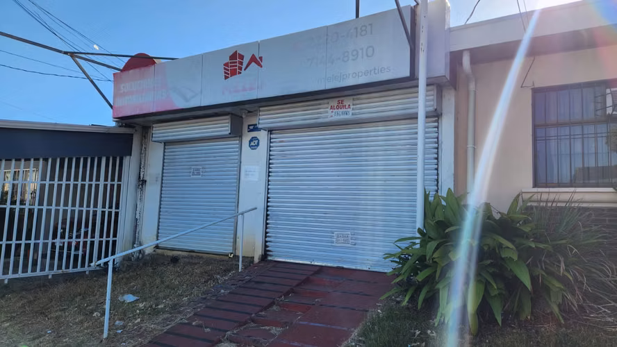 Local comercial en alquiler en Rohrmoser con patio! P609