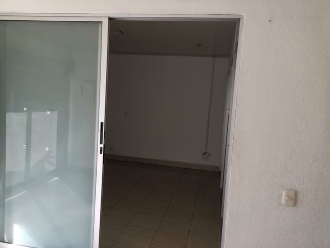 Local comercial en alquiler en Rohrmoser con patio! P609