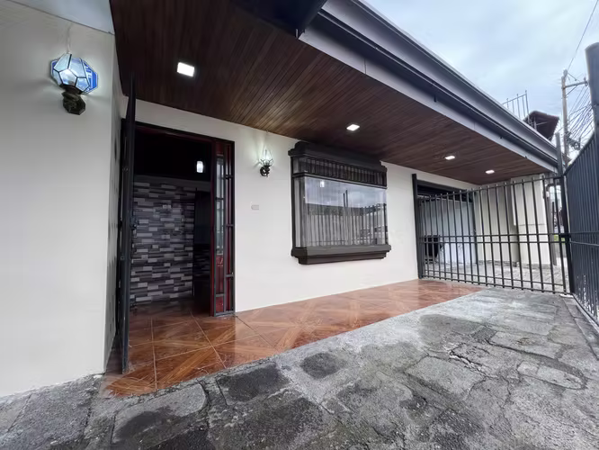 SE ALQUILA-Casa en Residencial Villa Verano, El Coyol, Alajuela