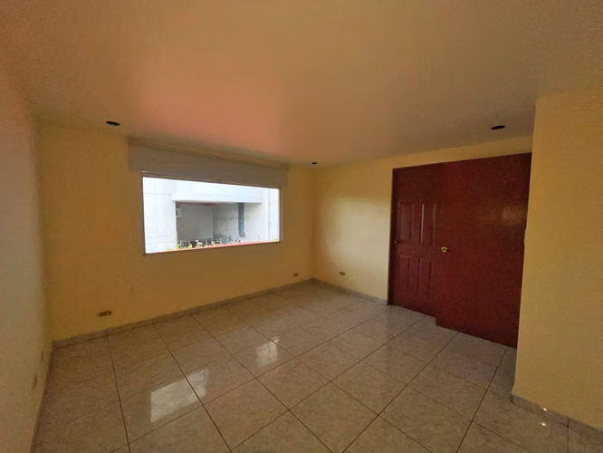 Casa en venta en Sabana Sur, ideal para remodelar! P502