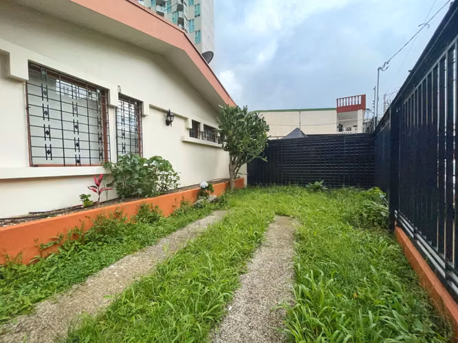 Casa en venta en Sabana Sur, ideal para remodelar! P502