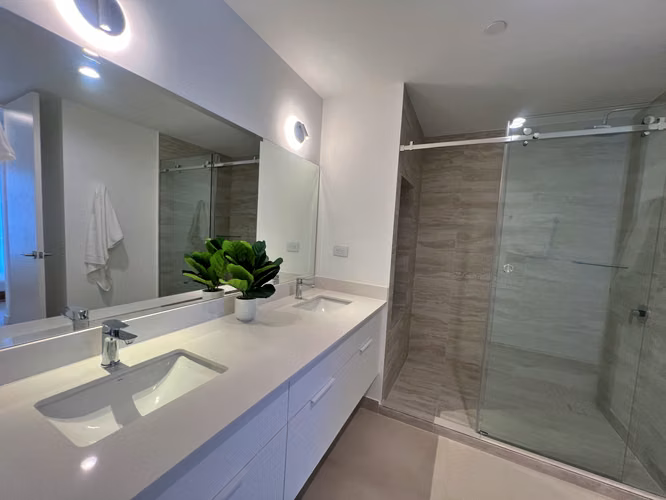 Venta penthouse de lujo con elegantes acabados, La Sabana. (IC)