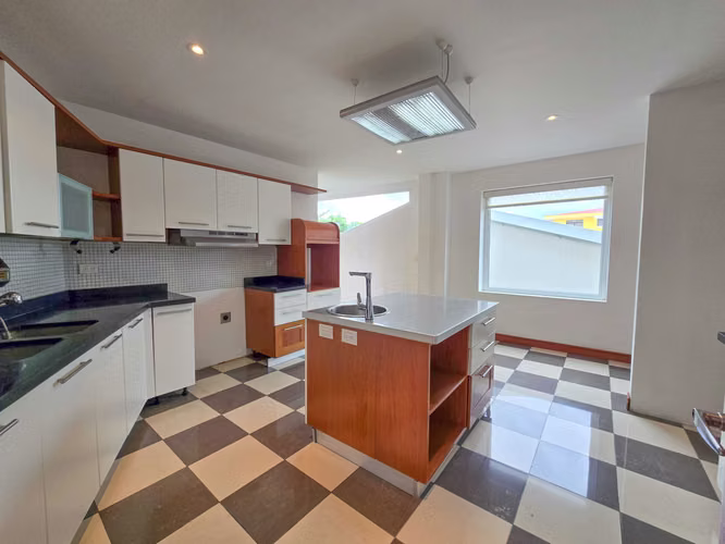 CONDO CONTEMPORANEO DE 432 M2 CON VISTA EN GUACHIPELIN ESCAZU - Imagen 13