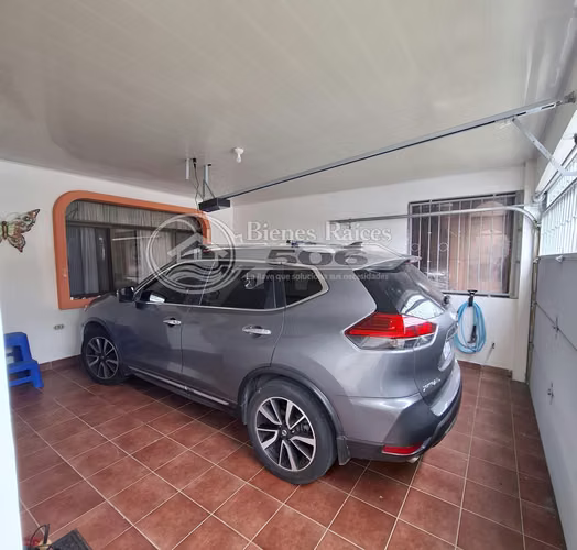 Se vende casa recien remodelada  San Francisco de Heredia