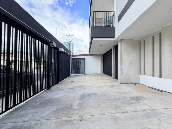 SE ALQUILA APARTAMENTO ESTUDIO CERCA DE PLAZA MAYOR ROHRMOSER - Imagen 2