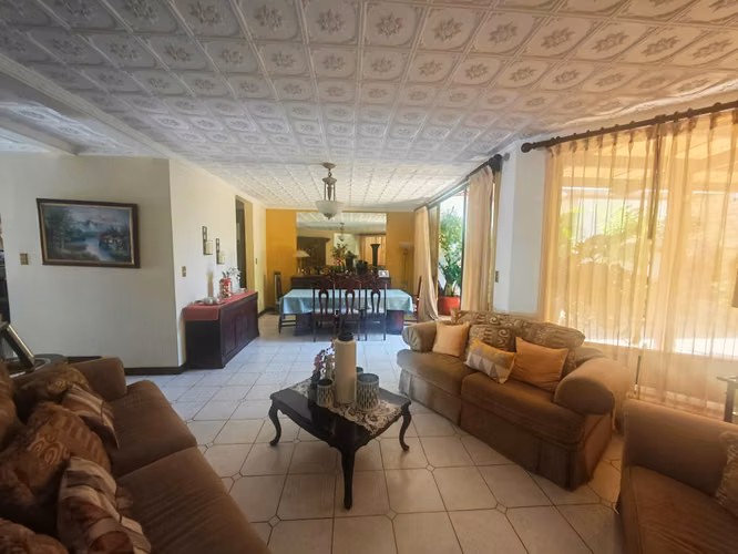 SE VENDE HERMOSA CASA EN EL ROBLE, ALAJUELA