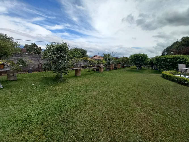 02 / Sale / batch of 3000 mts with large house / Use floor 8 houses / San Rafael high of the pigeons