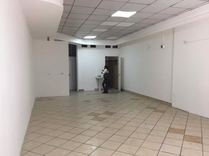 LOCAL SAN JOSÉ CENTRO FRENTE A PARADAS DE BUSES - Imagen 10