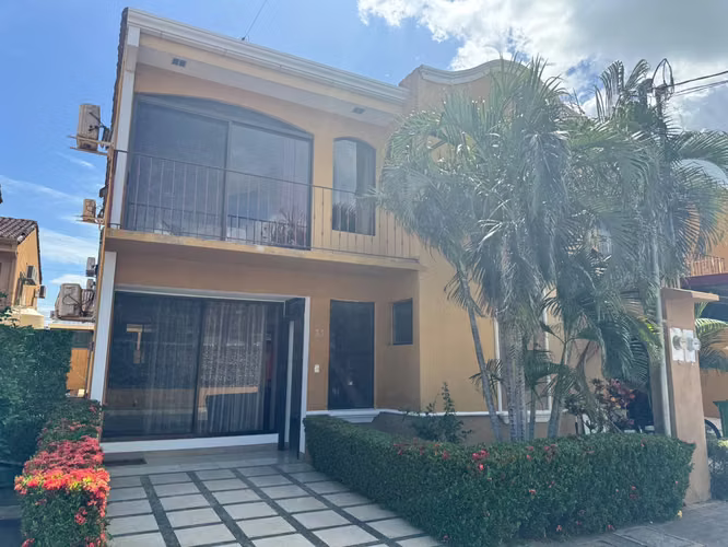 Casa en Alquiler · Condominio Prados del Río · Guanacaste