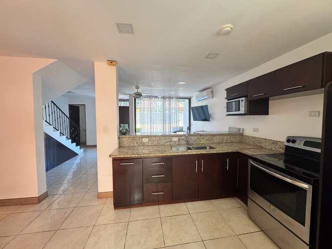 Casa en Alquiler · Condominio Prados del Río · Guanacaste