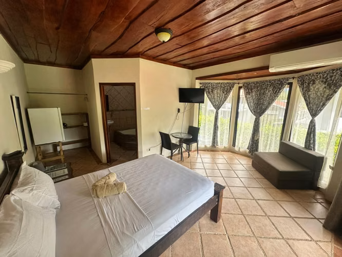 UVITA – CASA DE 4 DORMITORIOS Y 5 BAÑOS A SOLO 500 M DEL PARQUE NACIONAL MARINO BALLENA - Imagen 15