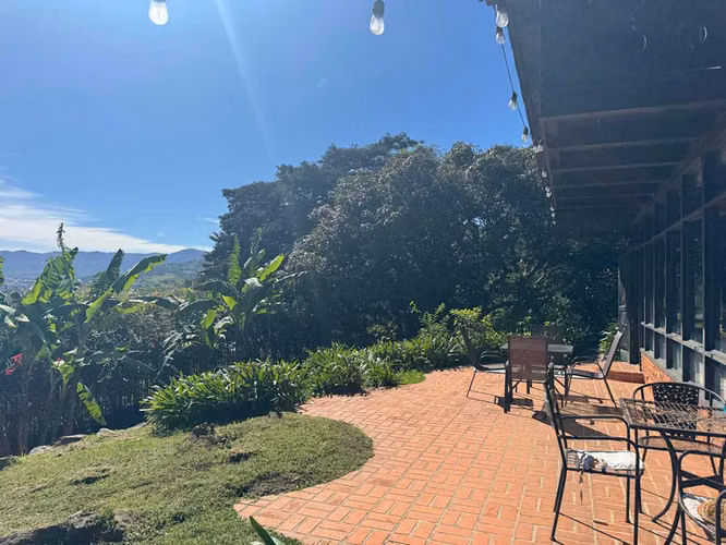 Descubra Todo su Potencial: 5 Habitaciones, Piscina, Apto. para Huéspedes y Vistas Panorámicas - Imagen 13