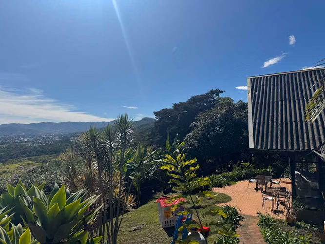 Descubra Todo su Potencial: 5 Habitaciones, Piscina, Apto. para Huéspedes y Vistas Panorámicas - Imagen 16