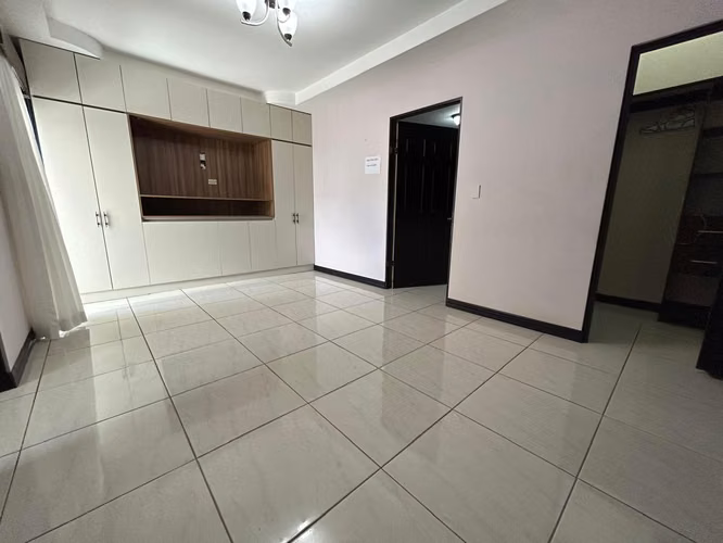 Casa en Alquiler de 3 Habitaciones en Residencial Privado