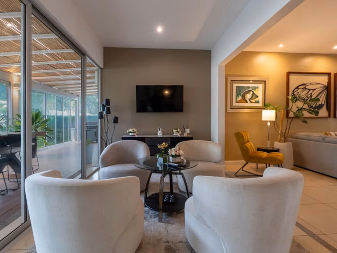 HOUSE FOR SALE OR LEASE IN CONDOMINIUM - LINDORA PLACE, WITH APPLIANCES