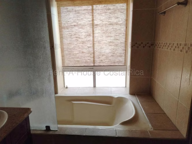Venta de Apartamento en San Rafael de Escazú.