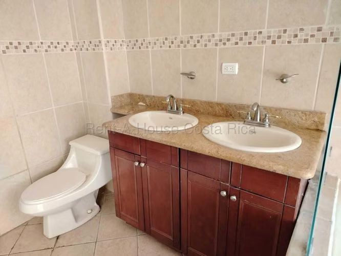 Venta de Apartamento en San Rafael de Escazú.