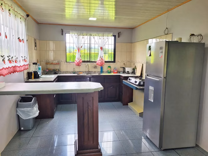 Casa de Oportunidad con Majestuosa Vista al Volcán Arenal - Imagen 18