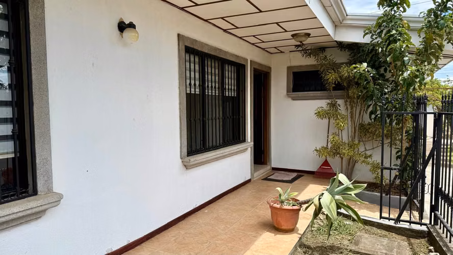 Venta de Casa en Heredia Belén Bosques Doña Rosa | Exclusiva Residencia Cerca de Zonas Francas - Imagen 2