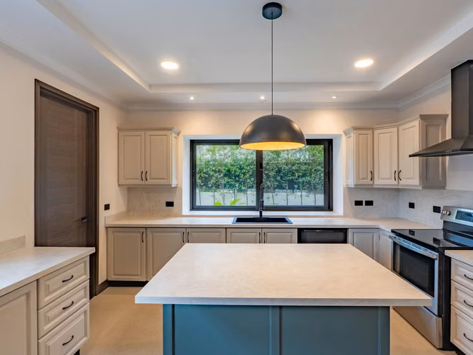 VENTA Y ALQUILER DE EXCLUSIVA CASA CON PISCINA PRIVADA EN HACIENDA DEL SOL - Imagen 5